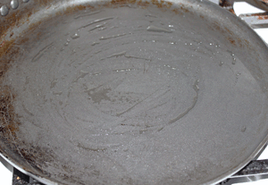 Minimal Oil smeared on pan